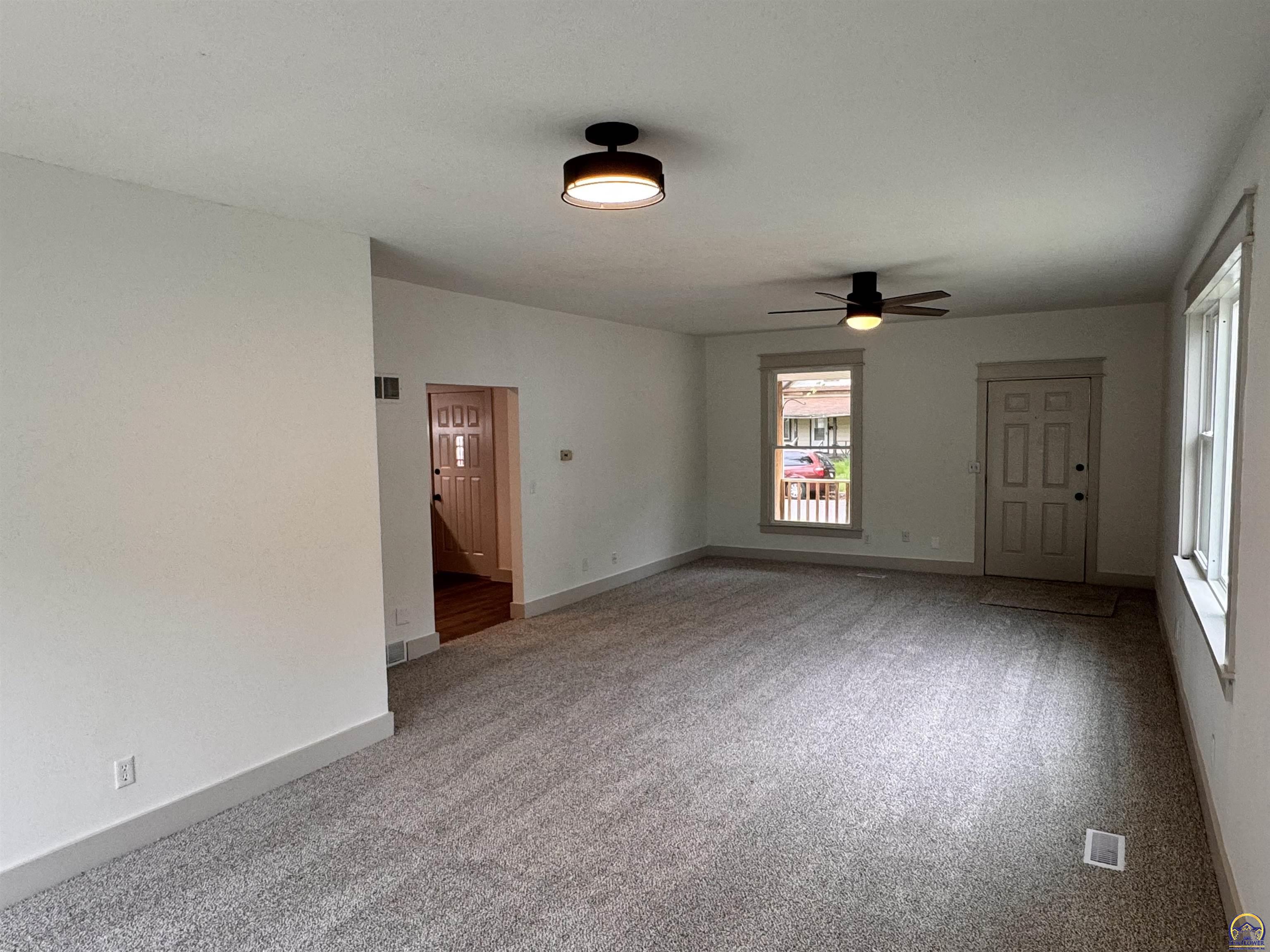 Topeka, Kansas 66616, United States, 3 Bedrooms Bedrooms, ,2 BathroomsBathrooms,Residential,Pending,118701