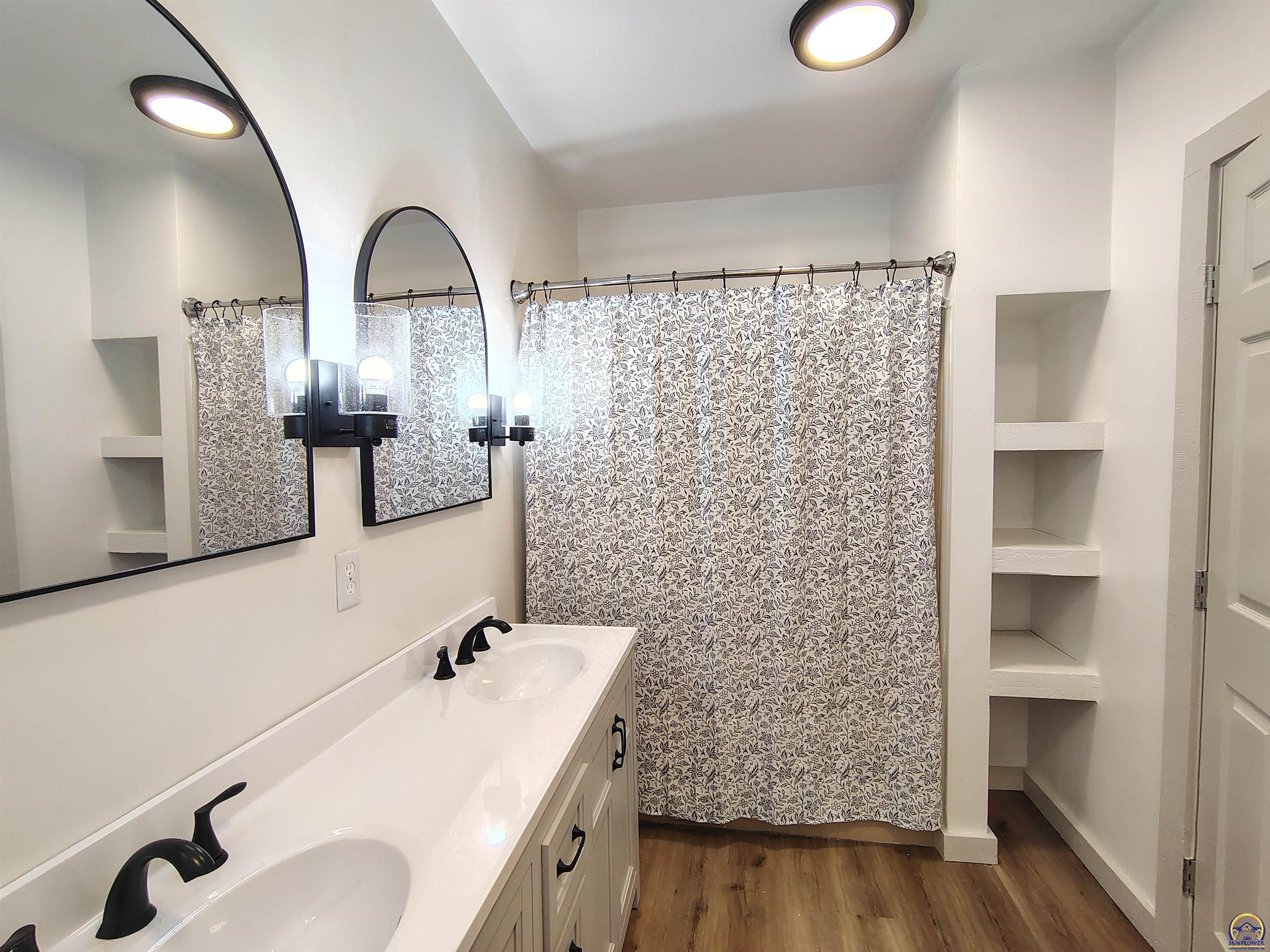 Topeka, Kansas 66616, United States, 3 Bedrooms Bedrooms, ,2 BathroomsBathrooms,Residential,Pending,118701