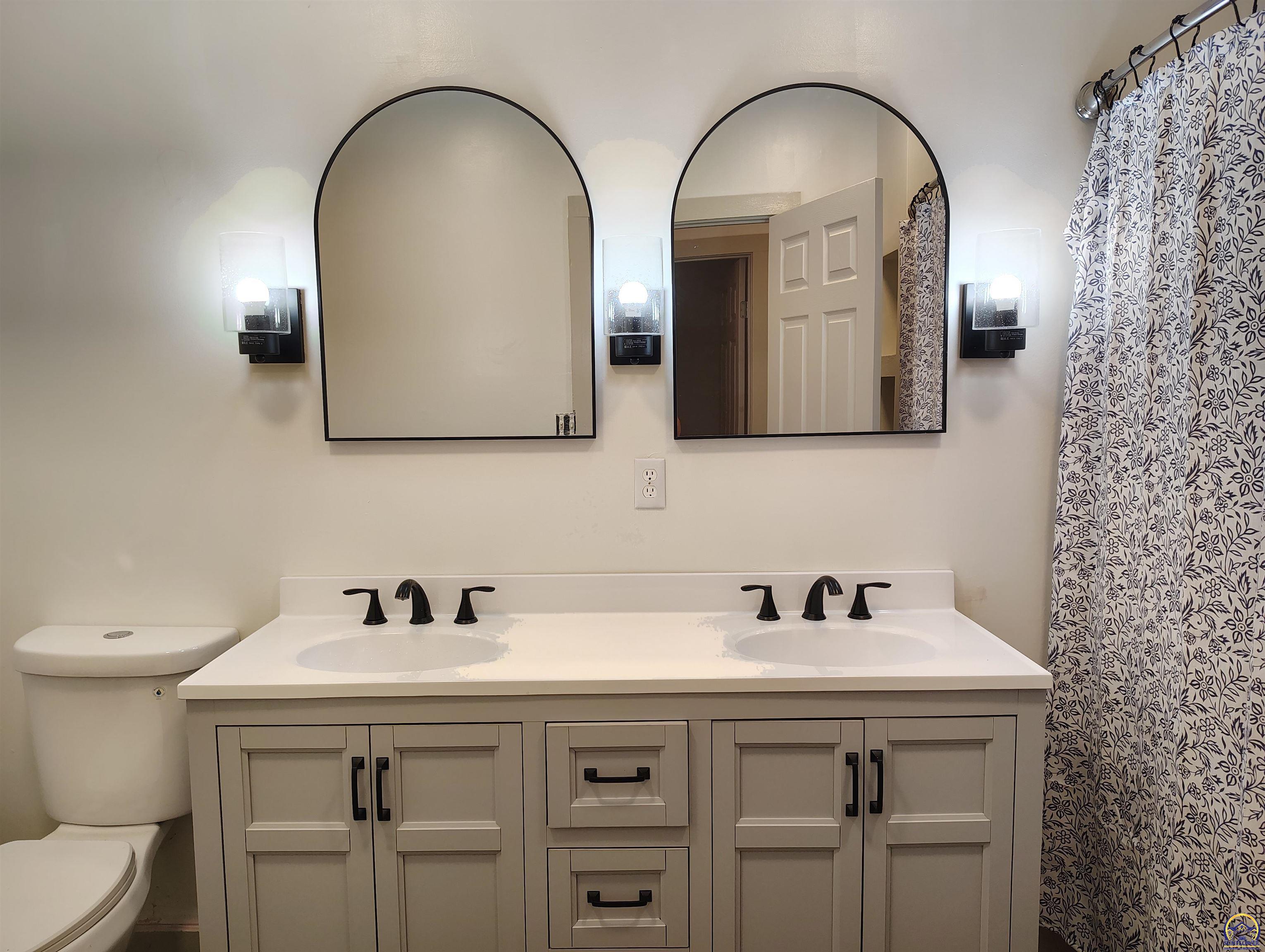 Topeka, Kansas 66616, United States, 3 Bedrooms Bedrooms, ,2 BathroomsBathrooms,Residential,Pending,118701