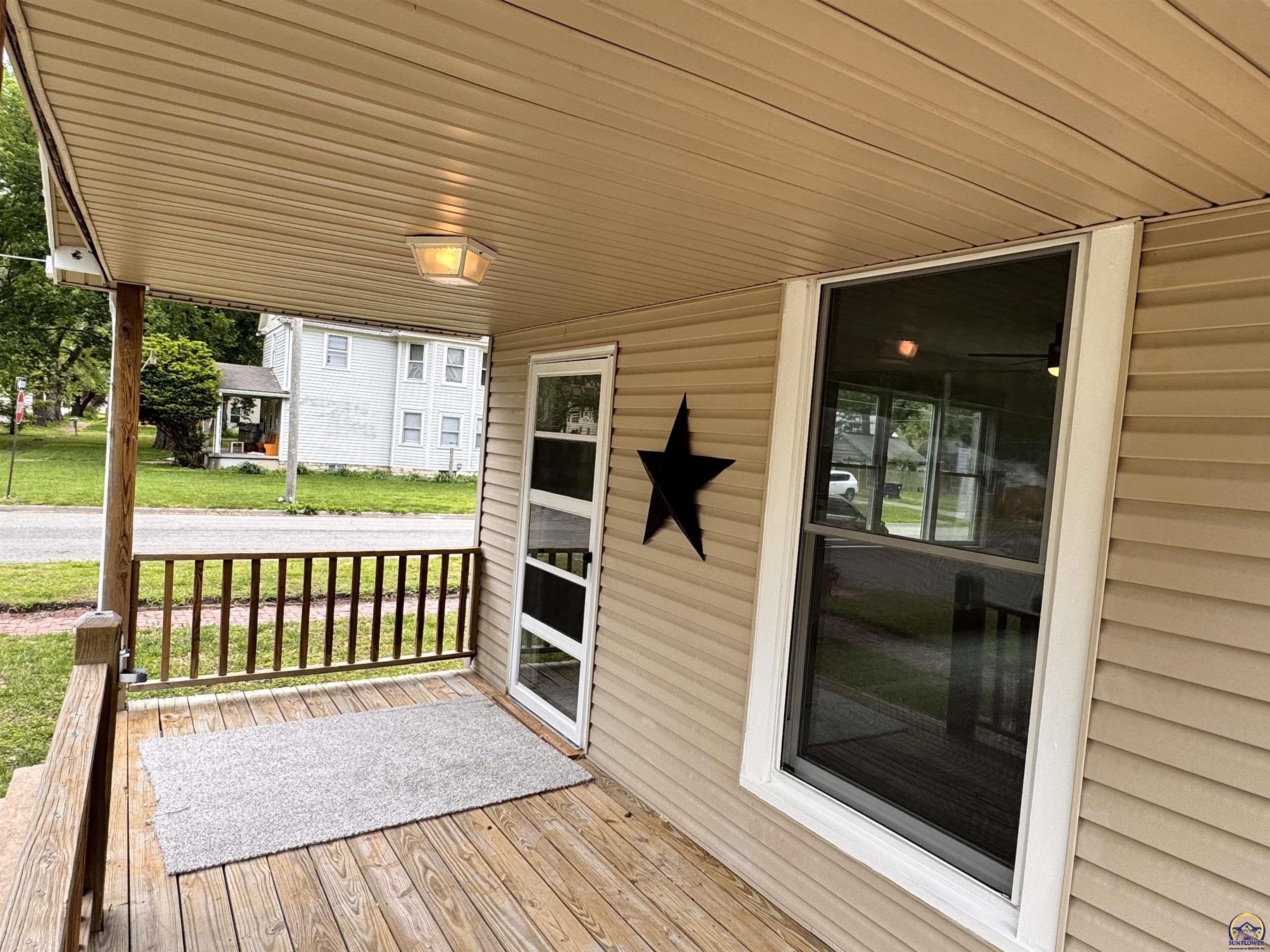 Topeka, Kansas 66616, United States, 3 Bedrooms Bedrooms, ,2 BathroomsBathrooms,Residential,Pending,118701