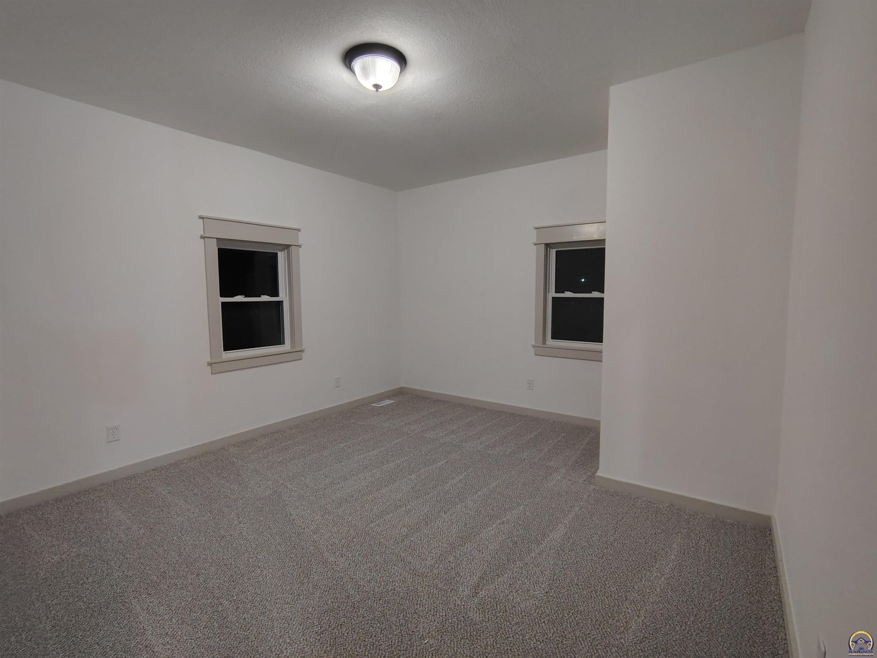 Topeka, Kansas 66616, United States, 3 Bedrooms Bedrooms, ,2 BathroomsBathrooms,Residential,Pending,118701