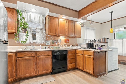 Tiny photo for 2800 SW Huntoon St, Topeka, KS 66604 (MLS # 246930)