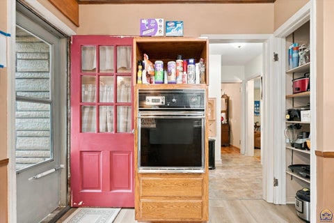 Tiny photo for 2800 SW Huntoon St, Topeka, KS 66604 (MLS # 246930)