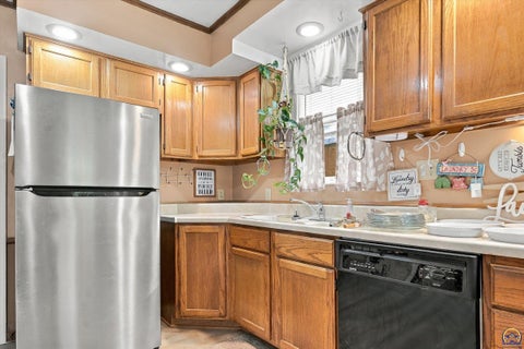 Tiny photo for 2800 SW Huntoon St, Topeka, KS 66604 (MLS # 246930)
