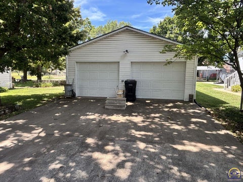 Tiny photo for 521 Elm St, Cottonwood Falls, KS 66845 (MLS # 246209)