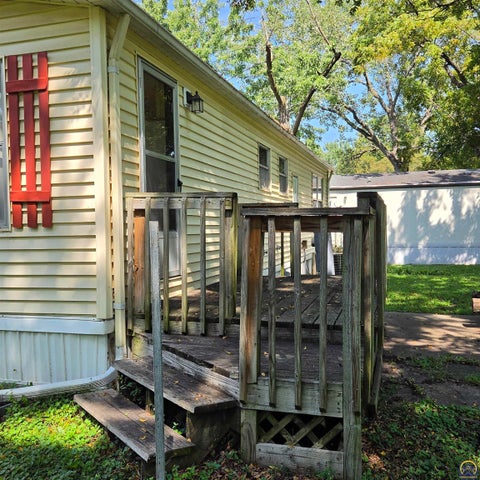 Tiny photo for 118 SE Willow Way, Topeka, KS 66609 (MLS # 246285)
