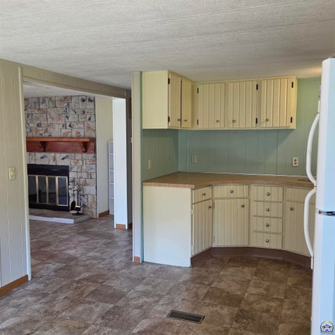 Tiny photo for 118 SE Willow Way, Topeka, KS 66609 (MLS # 246285)