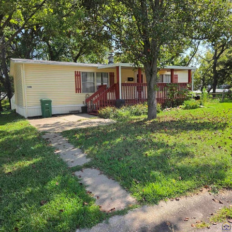 Photo of 118 SE Willow Way, Topeka, KS 66609 (MLS # 246285)