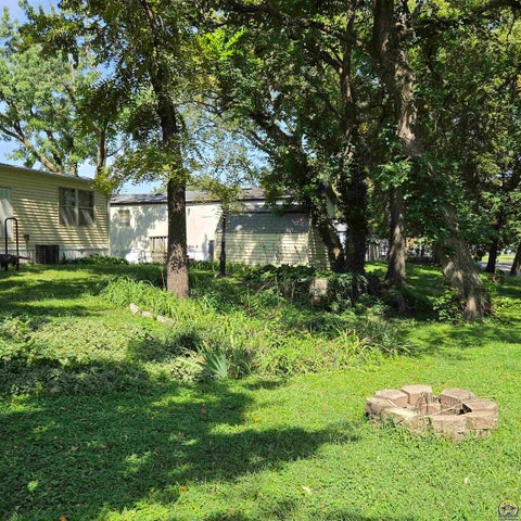 Tiny photo for 118 SE Willow Way, Topeka, KS 66609 (MLS # 246285)
