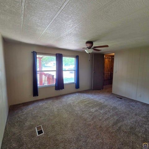 Tiny photo for 118 SE Willow Way, Topeka, KS 66609 (MLS # 246285)