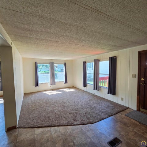 Tiny photo for 118 SE Willow Way, Topeka, KS 66609 (MLS # 246285)