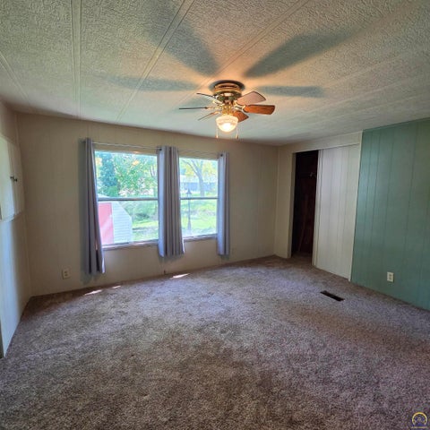 Tiny photo for 118 SE Willow Way, Topeka, KS 66609 (MLS # 246285)