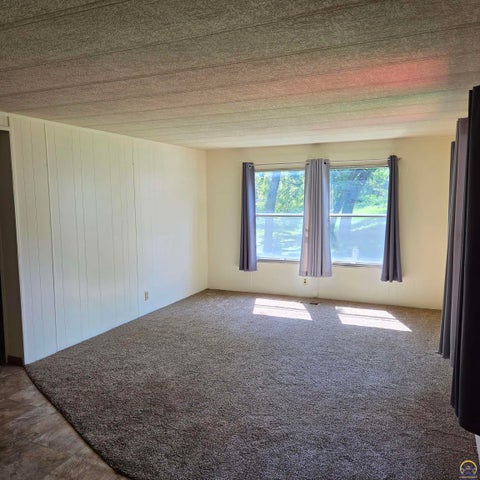 Tiny photo for 118 SE Willow Way, Topeka, KS 66609 (MLS # 246285)
