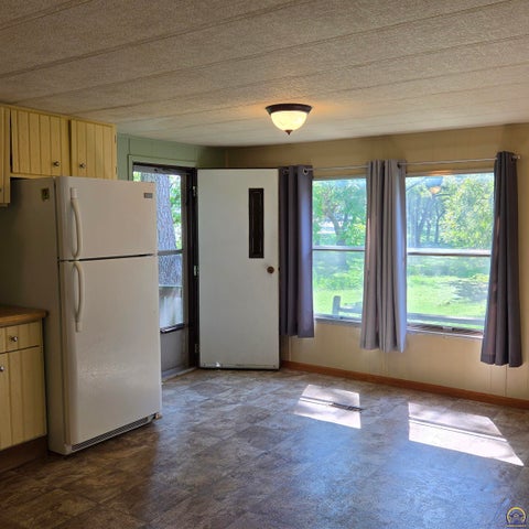 Tiny photo for 118 SE Willow Way, Topeka, KS 66609 (MLS # 246285)