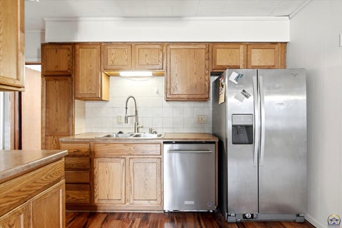 Tiny photo for 303 Market St, Osage City, KS 66523 (MLS # 245234)