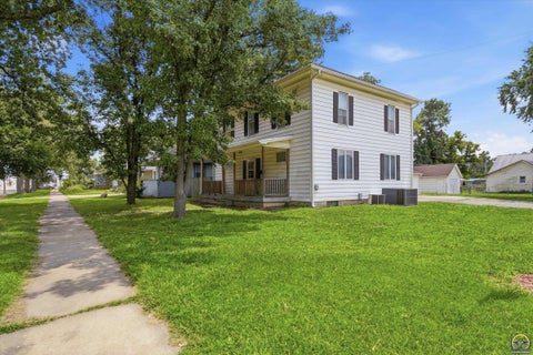 Tiny photo for 303 Market St, Osage City, KS 66523 (MLS # 245234)
