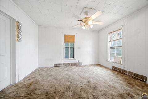 Tiny photo for 303 Market St, Osage City, KS 66523 (MLS # 245234)