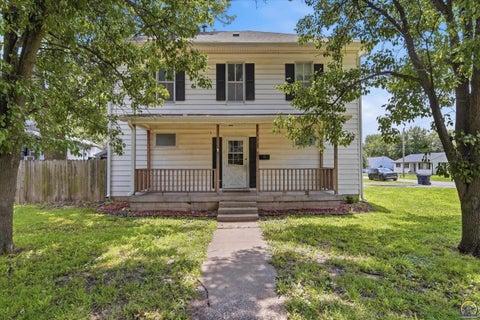 Photo of 303 Market St, Osage City, KS 66523 (MLS # 245234)