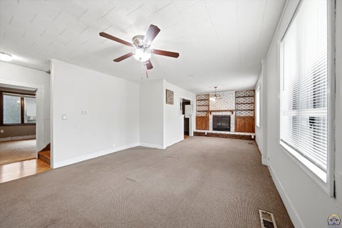 Tiny photo for 303 Market St, Osage City, KS 66523 (MLS # 245234)