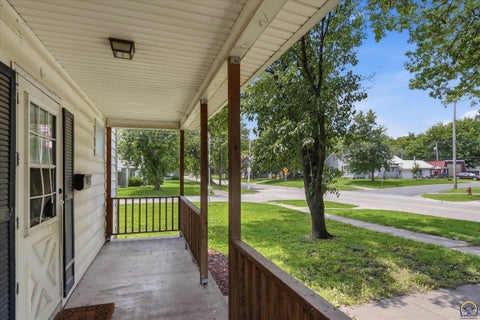 Tiny photo for 303 Market St, Osage City, KS 66523 (MLS # 245234)