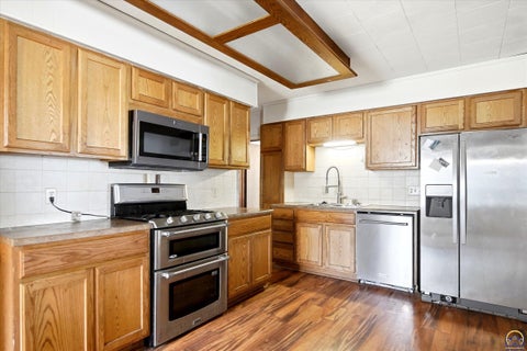 Tiny photo for 303 Market St, Osage City, KS 66523 (MLS # 245234)