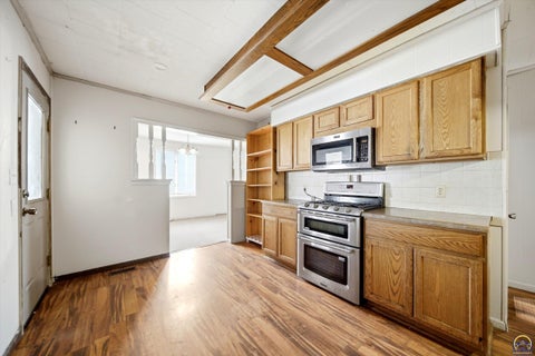 Tiny photo for 303 Market St, Osage City, KS 66523 (MLS # 245234)
