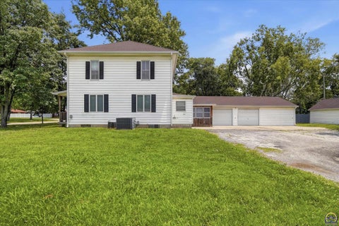 Tiny photo for 303 Market St, Osage City, KS 66523 (MLS # 245234)