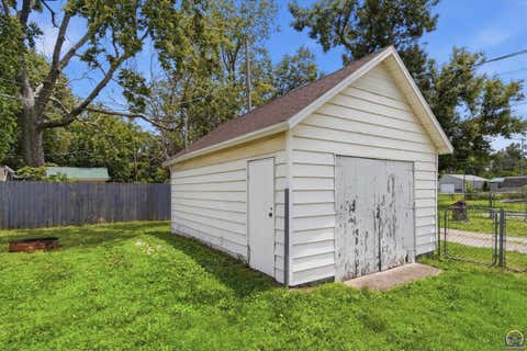 Tiny photo for 303 Market St, Osage City, KS 66523 (MLS # 245234)