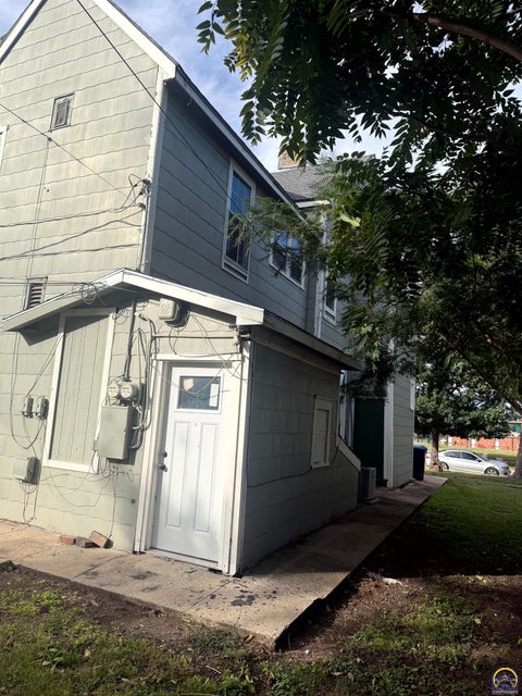 Tiny photo for 1050 SW 12th St #1198 SW Clay St, Topeka, KS 66604 (MLS # 247136)