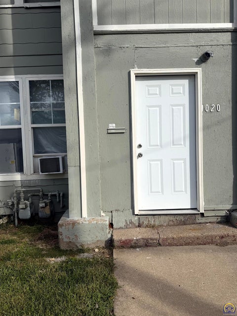 Tiny photo for 1050 SW 12th St #1198 SW Clay St, Topeka, KS 66604 (MLS # 247136)