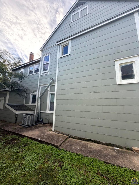 Tiny photo for 1050 SW 12th St #1198 SW Clay St, Topeka, KS 66604 (MLS # 247136)