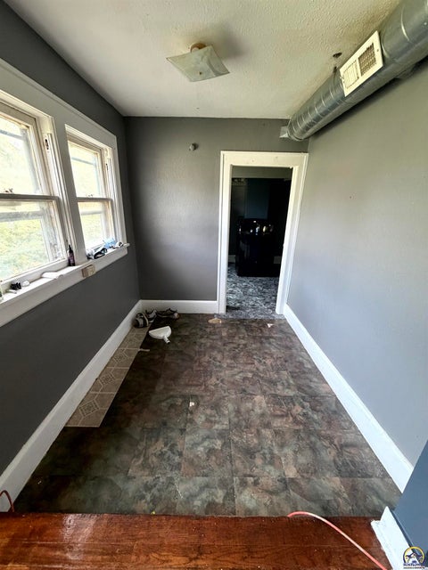 Tiny photo for 1050 SW 12th St #1198 SW Clay St, Topeka, KS 66604 (MLS # 247136)