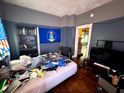 Tiny photo for 1050 SW 12th St #1198 SW Clay St, Topeka, KS 66604 (MLS # 247136)