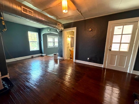 Tiny photo for 1050 SW 12th St #1198 SW Clay St, Topeka, KS 66604 (MLS # 247136)