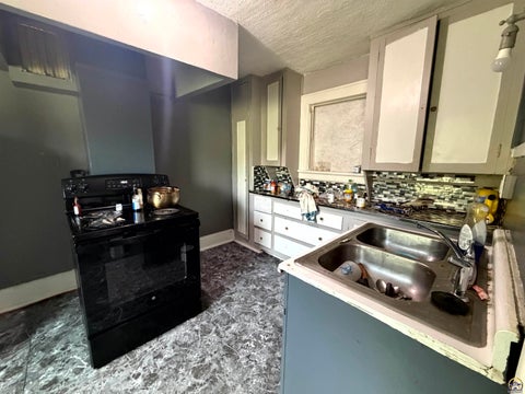 Tiny photo for 1050 SW 12th St #1198 SW Clay St, Topeka, KS 66604 (MLS # 247136)