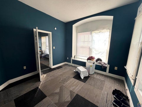 Tiny photo for 1050 SW 12th St #1198 SW Clay St, Topeka, KS 66604 (MLS # 247136)