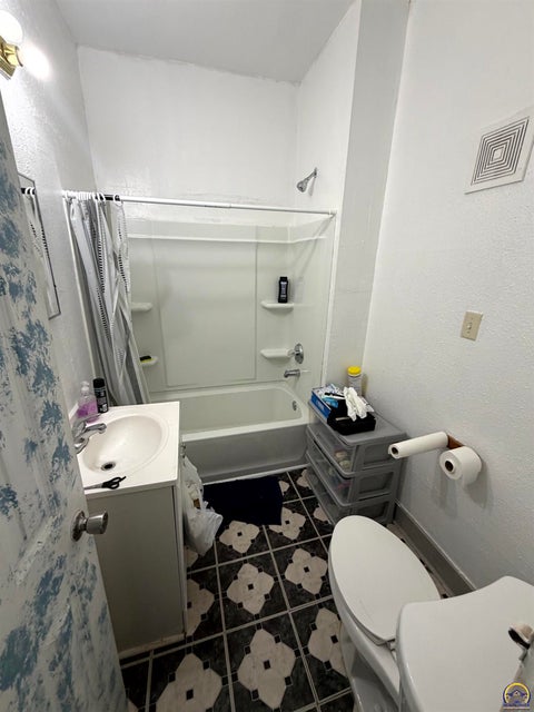 Tiny photo for 1050 SW 12th St #1198 SW Clay St, Topeka, KS 66604 (MLS # 247136)
