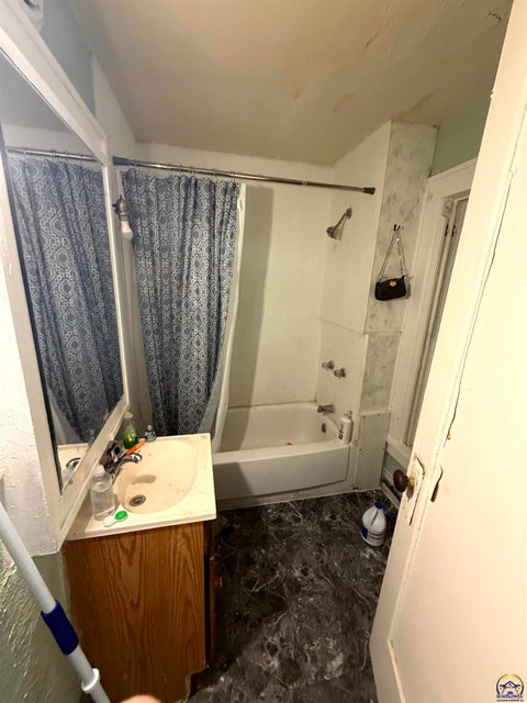 Tiny photo for 1050 SW 12th St #1198 SW Clay St, Topeka, KS 66604 (MLS # 247136)