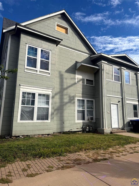 Tiny photo for 1050 SW 12th St #1198 SW Clay St, Topeka, KS 66604 (MLS # 247136)