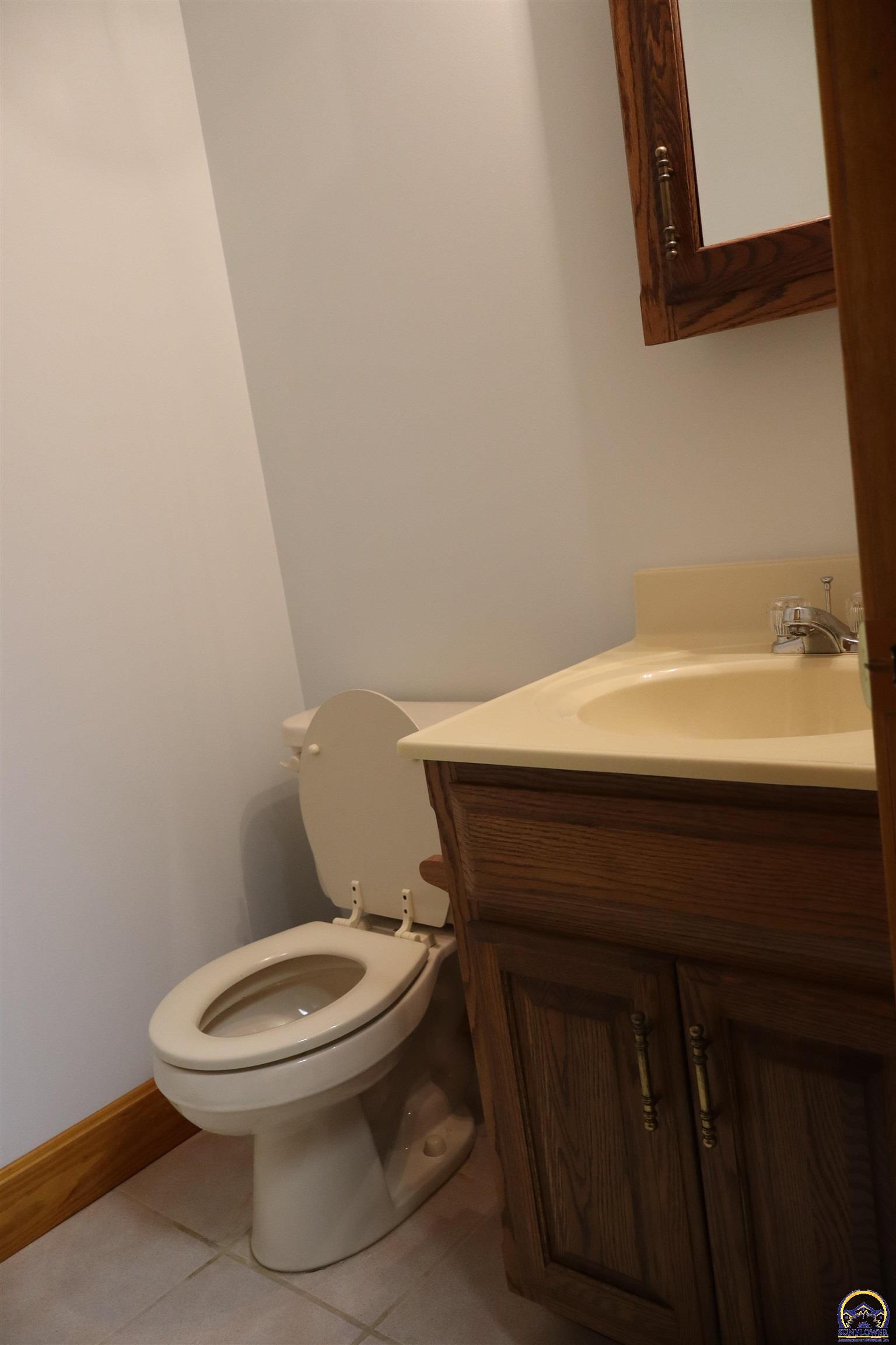 Holton, Kansas 66436, United States, 4 Bedrooms Bedrooms, ,3 BathroomsBathrooms,Residential,Pending,84976