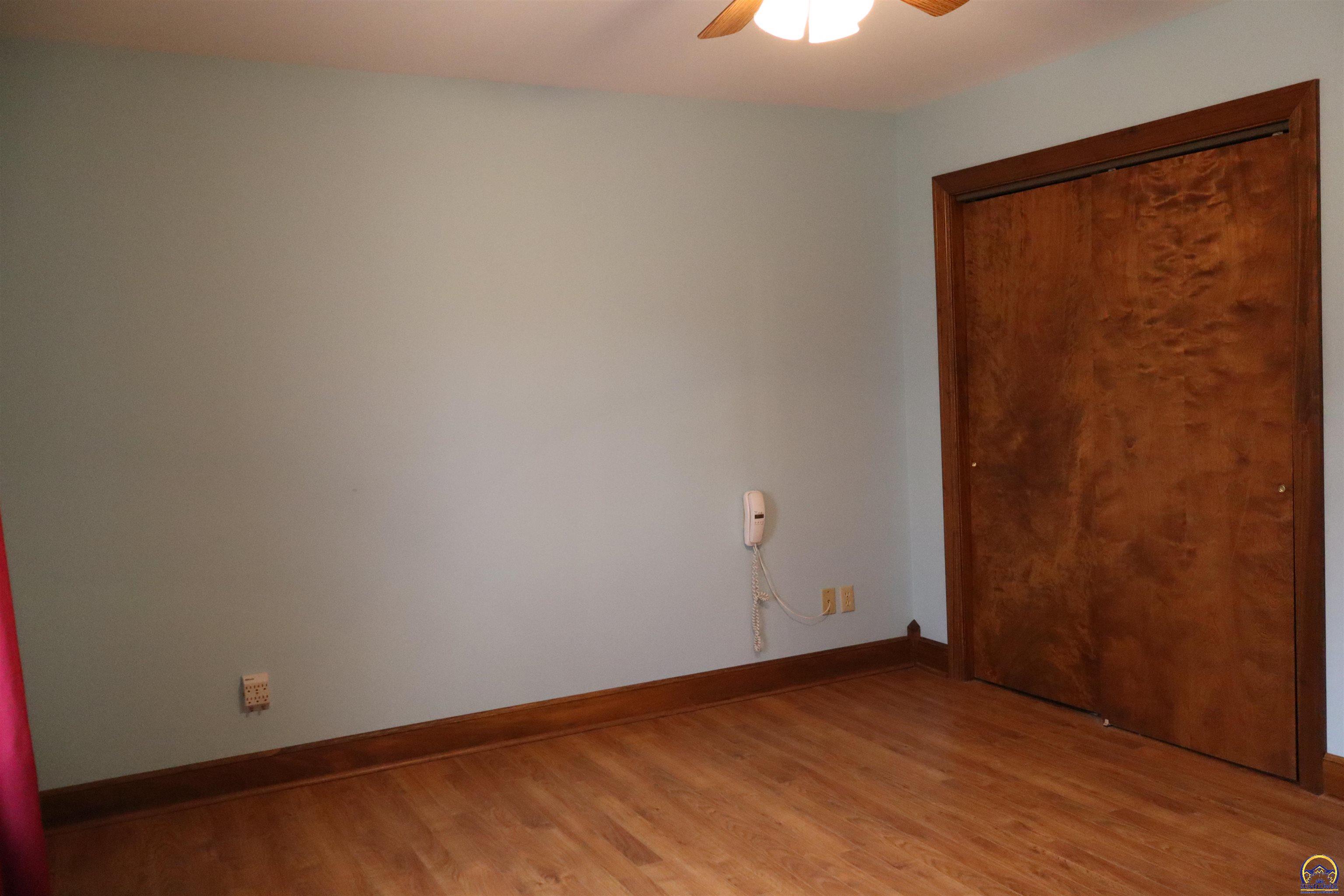 Holton, Kansas 66436, United States, 4 Bedrooms Bedrooms, ,3 BathroomsBathrooms,Residential,Pending,84976