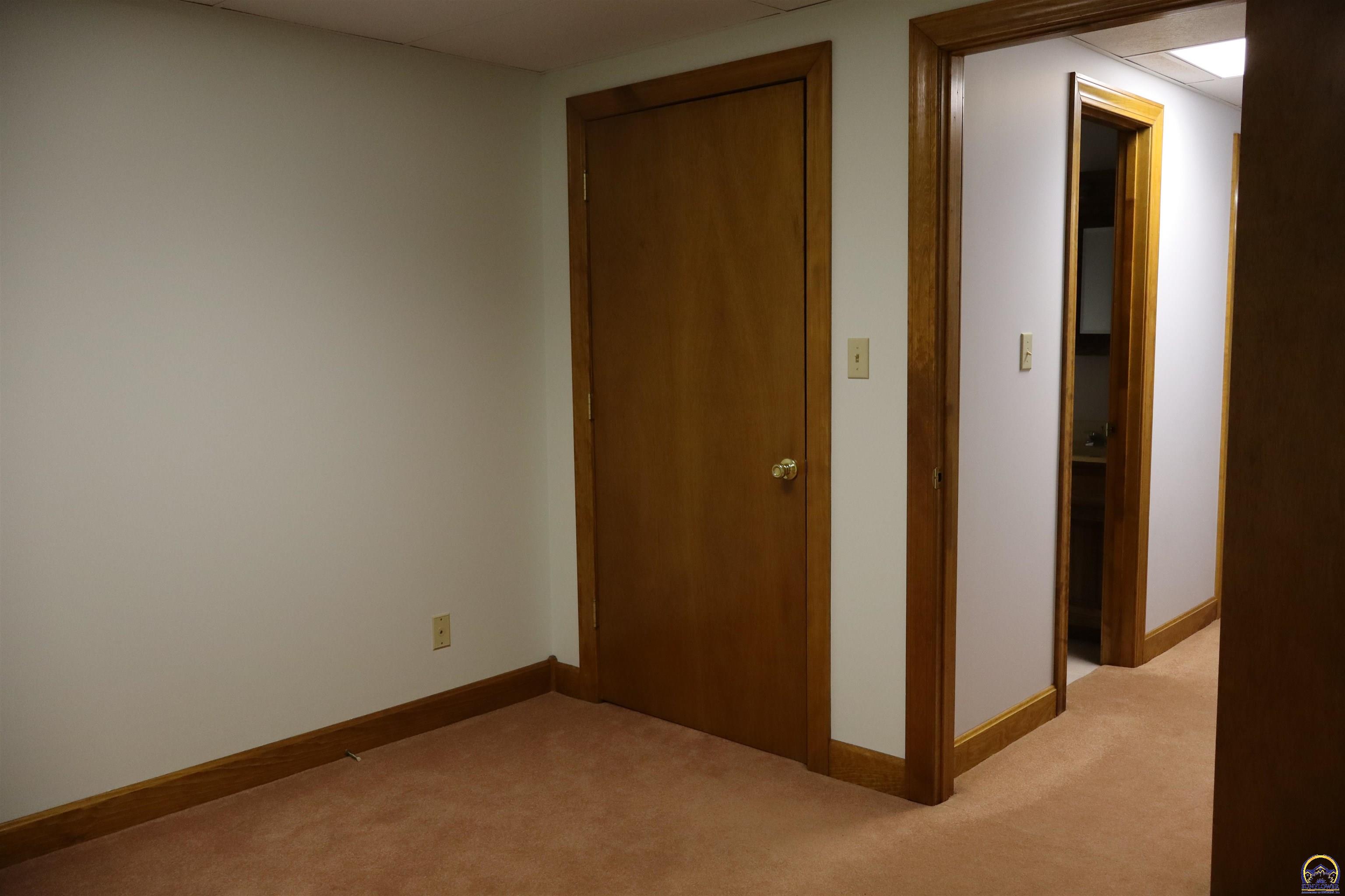 Holton, Kansas 66436, United States, 4 Bedrooms Bedrooms, ,3 BathroomsBathrooms,Residential,Pending,84976