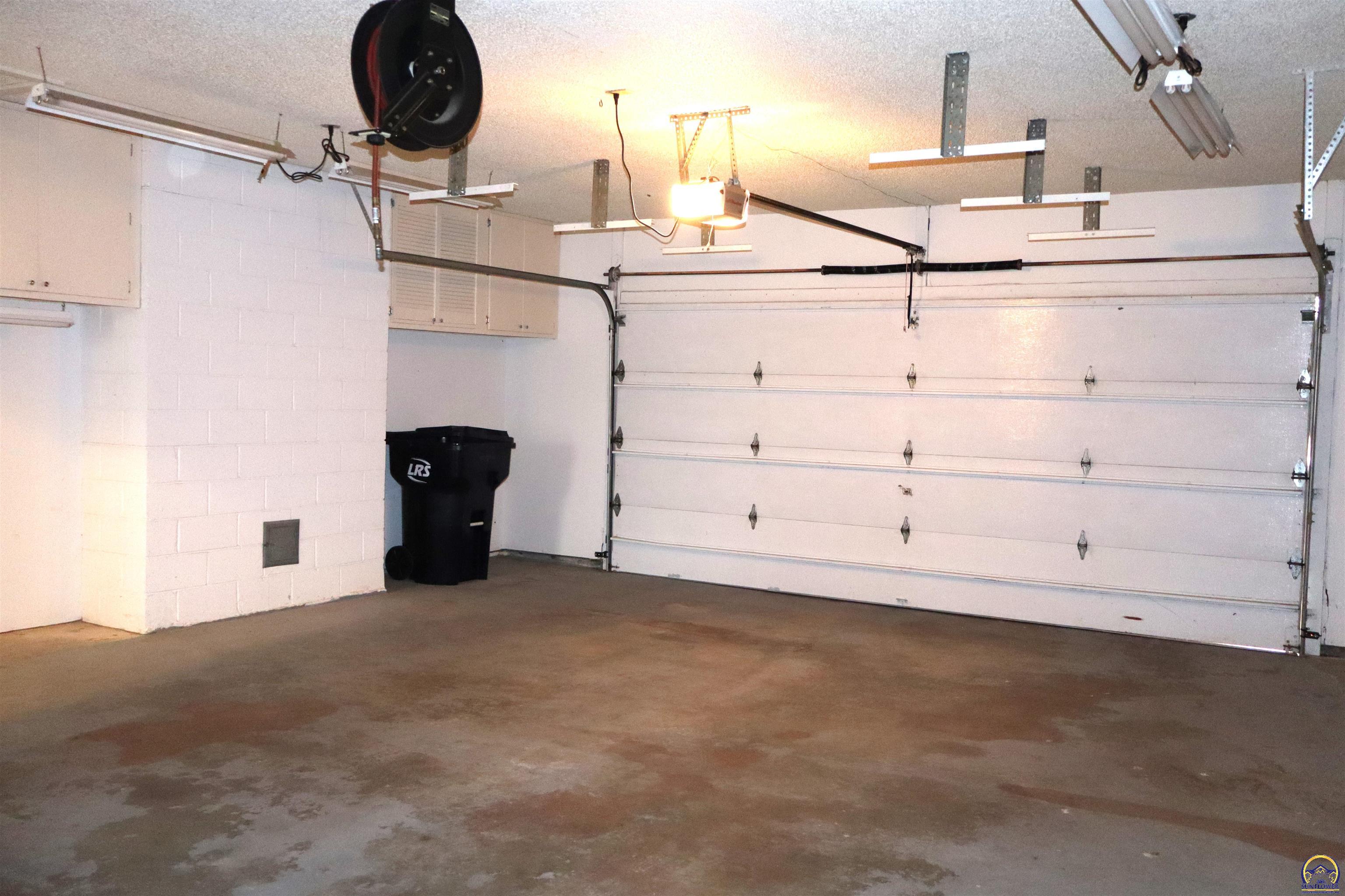 Holton, Kansas 66436, United States, 4 Bedrooms Bedrooms, ,3 BathroomsBathrooms,Residential,Pending,84976