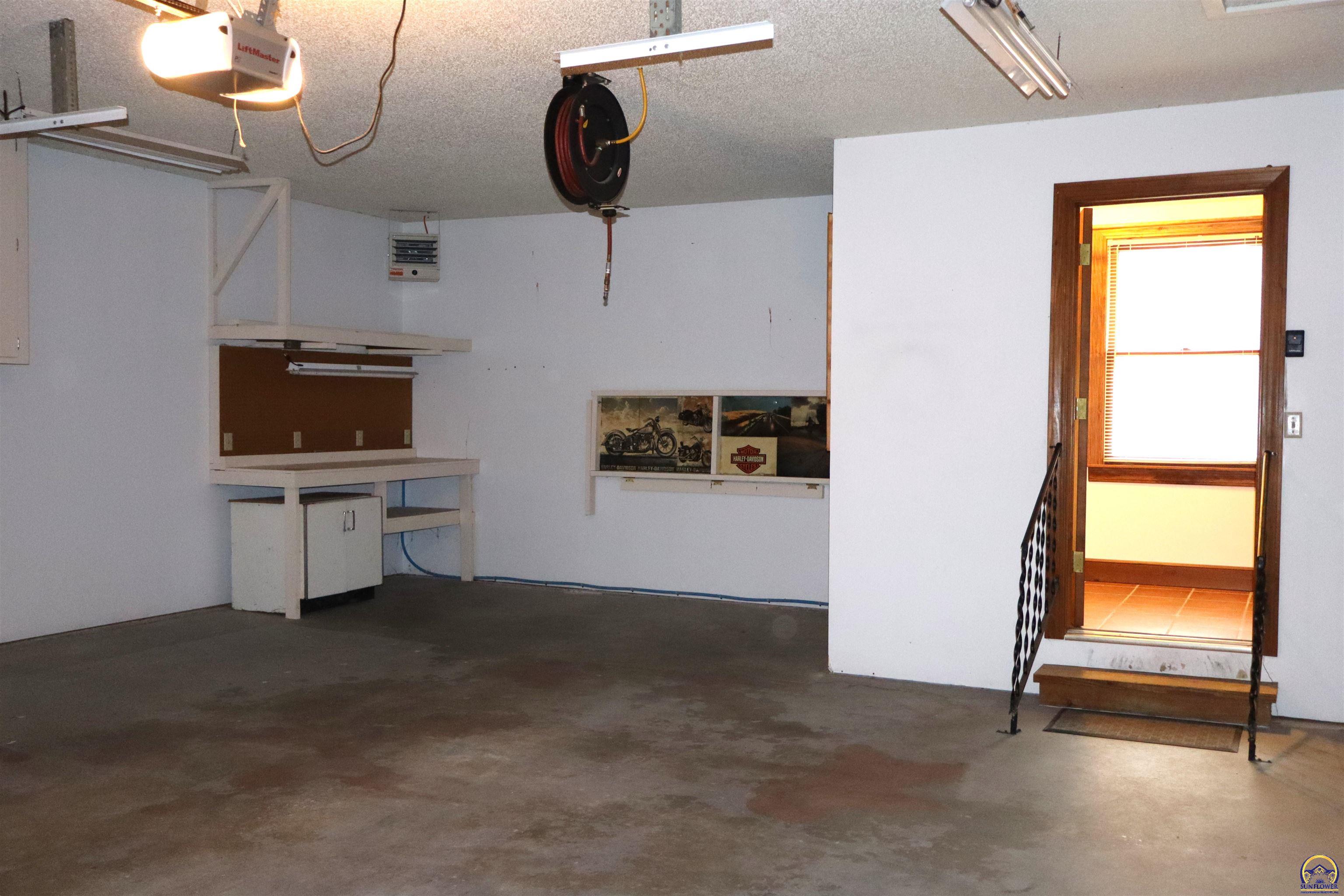 Holton, Kansas 66436, United States, 4 Bedrooms Bedrooms, ,3 BathroomsBathrooms,Residential,Pending,84976