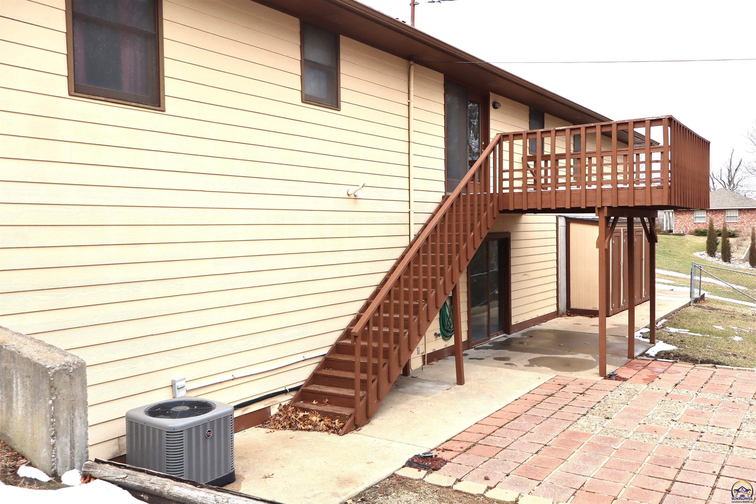 Holton, Kansas 66436, United States, 4 Bedrooms Bedrooms, ,3 BathroomsBathrooms,Residential,Pending,84976