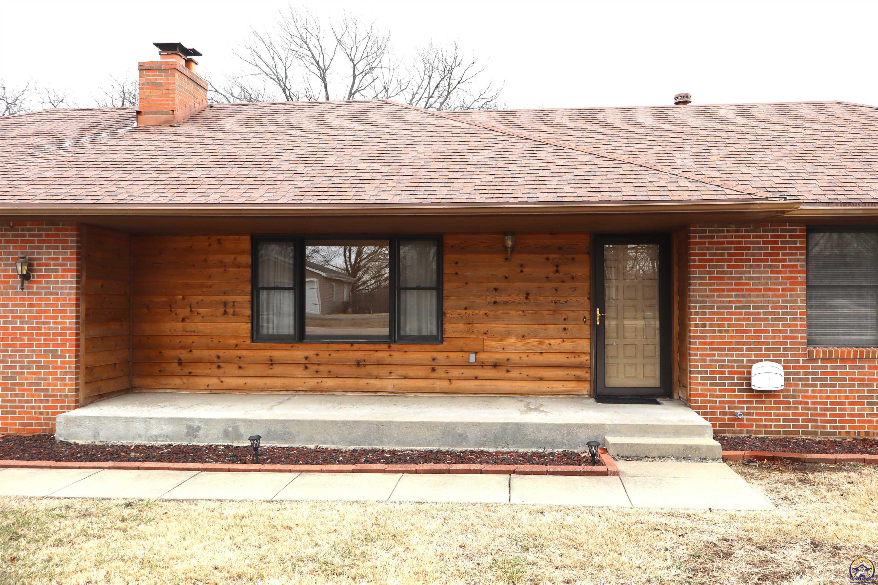 Holton, Kansas 66436, United States, 4 Bedrooms Bedrooms, ,3 BathroomsBathrooms,Residential,Pending,84976