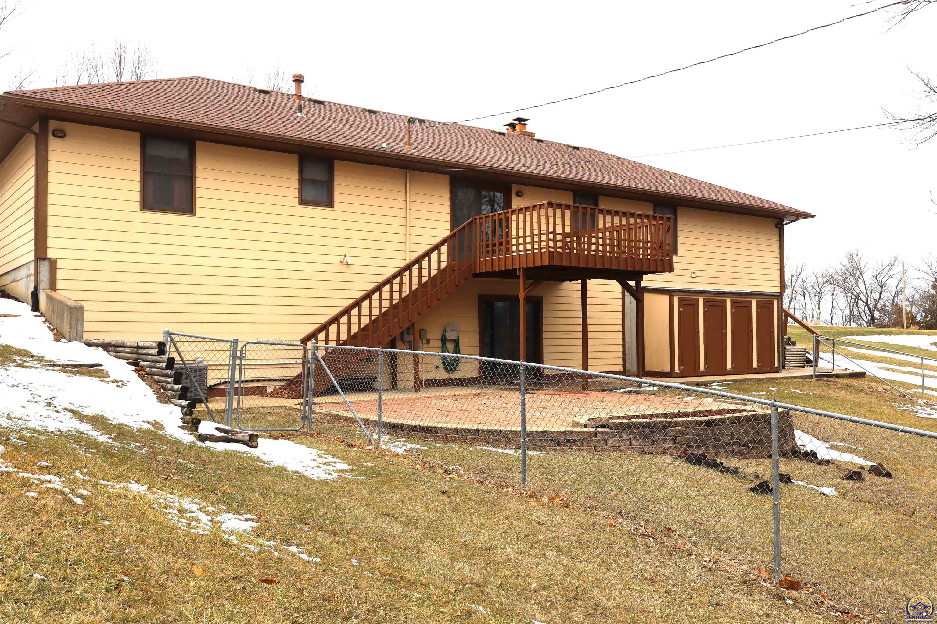 Holton, Kansas 66436, United States, 4 Bedrooms Bedrooms, ,3 BathroomsBathrooms,Residential,Pending,84976