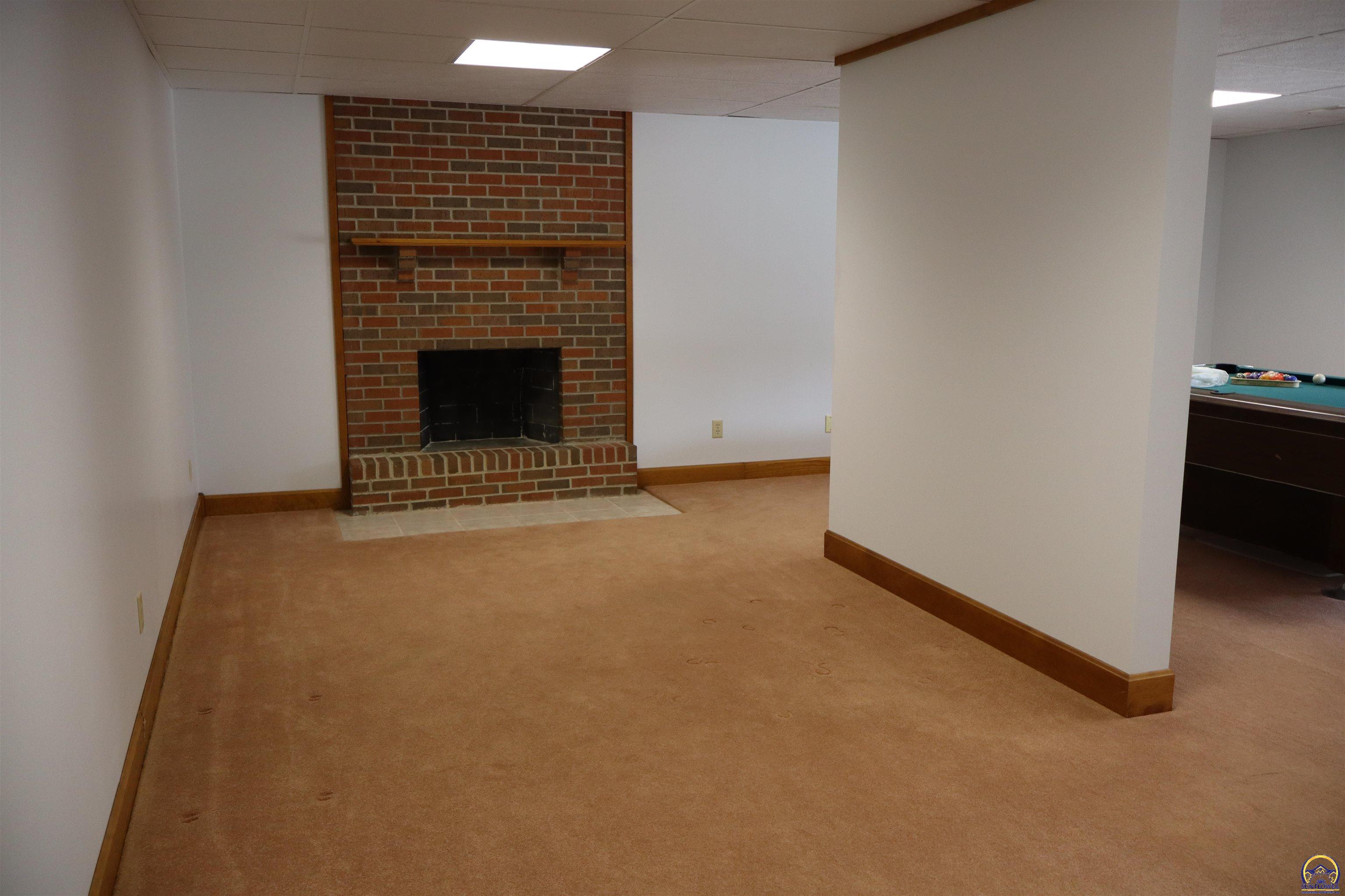 Holton, Kansas 66436, United States, 4 Bedrooms Bedrooms, ,3 BathroomsBathrooms,Residential,Pending,84976