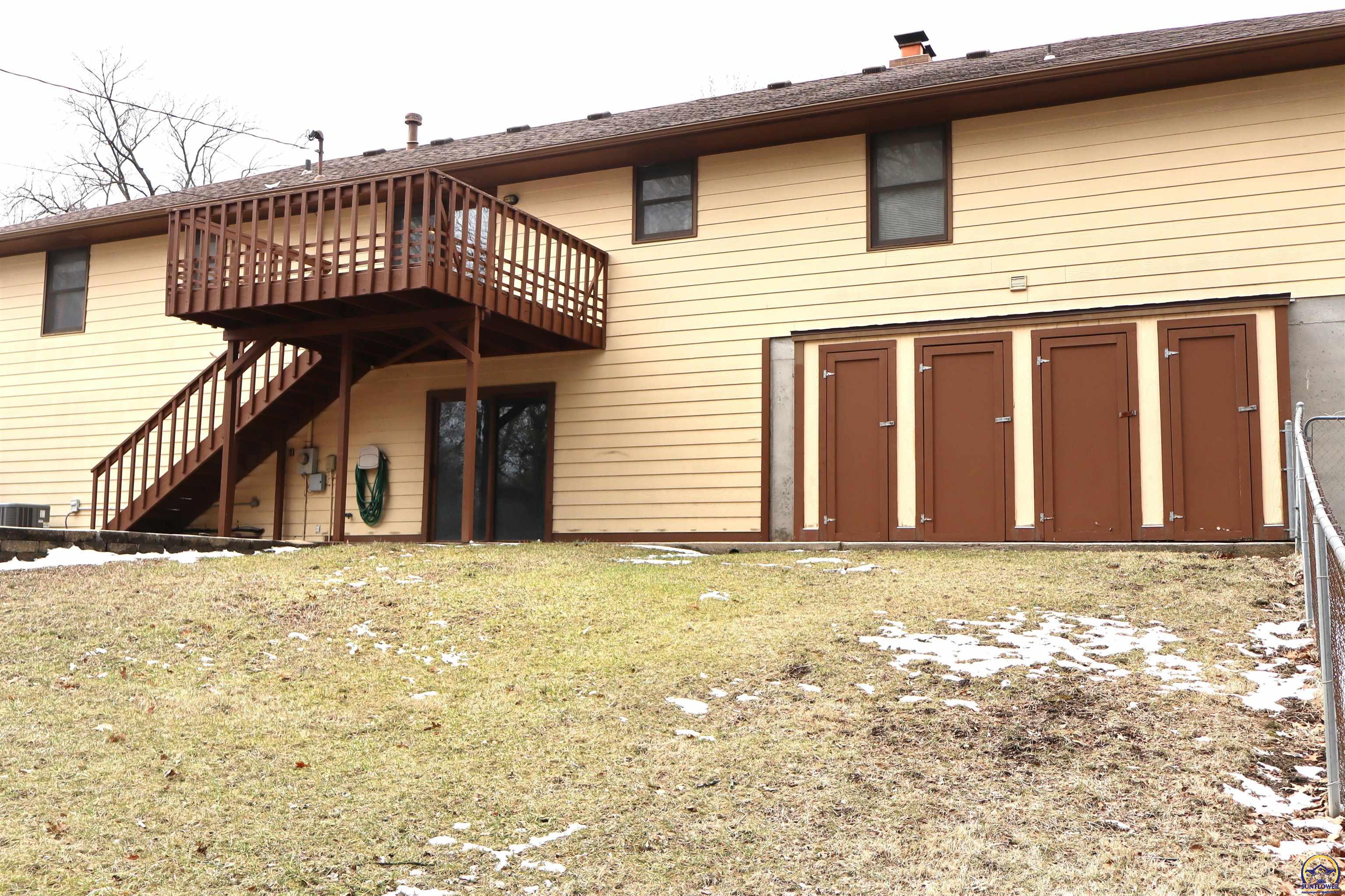 Holton, Kansas 66436, United States, 4 Bedrooms Bedrooms, ,3 BathroomsBathrooms,Residential,Pending,84976