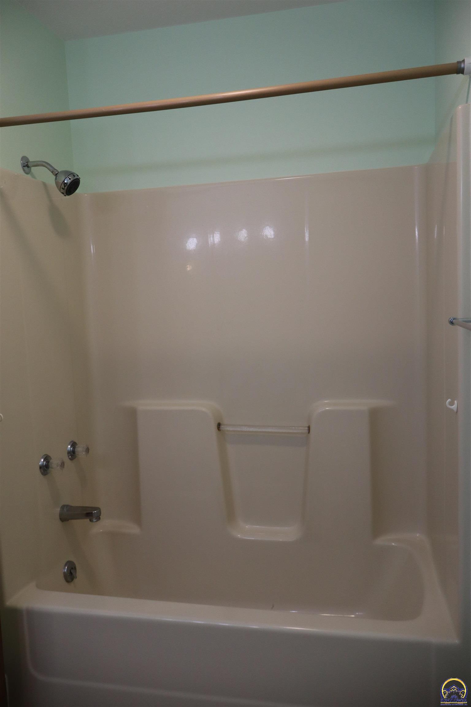 Holton, Kansas 66436, United States, 4 Bedrooms Bedrooms, ,3 BathroomsBathrooms,Residential,Pending,84976